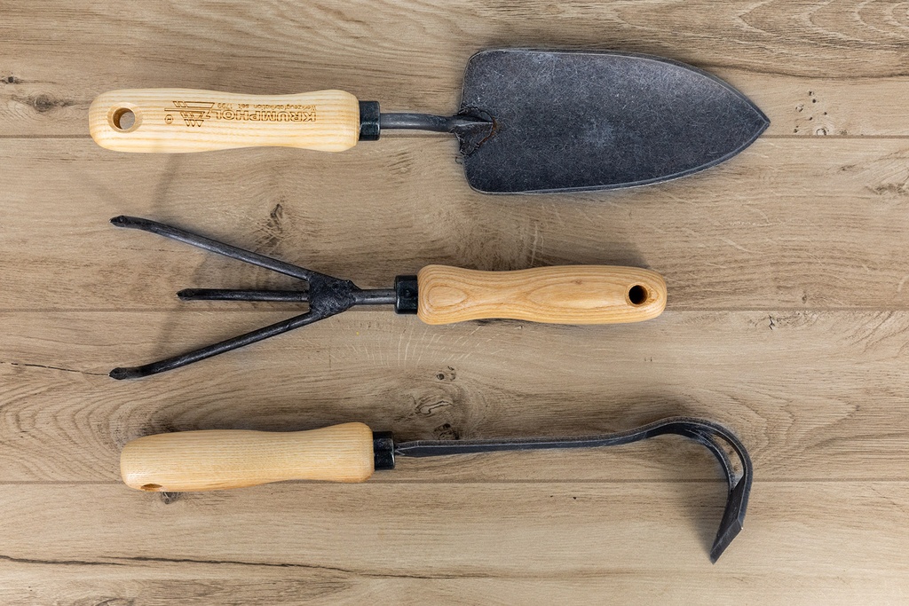 The essential gardening tool kit
